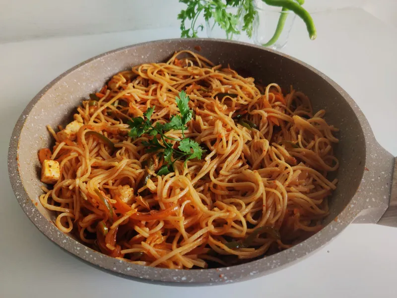 Schezwan Noodles / Rice