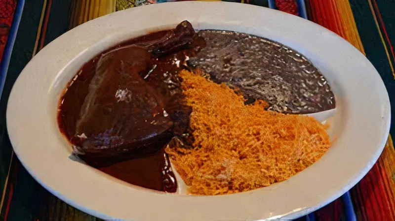 Mole Con Pollo