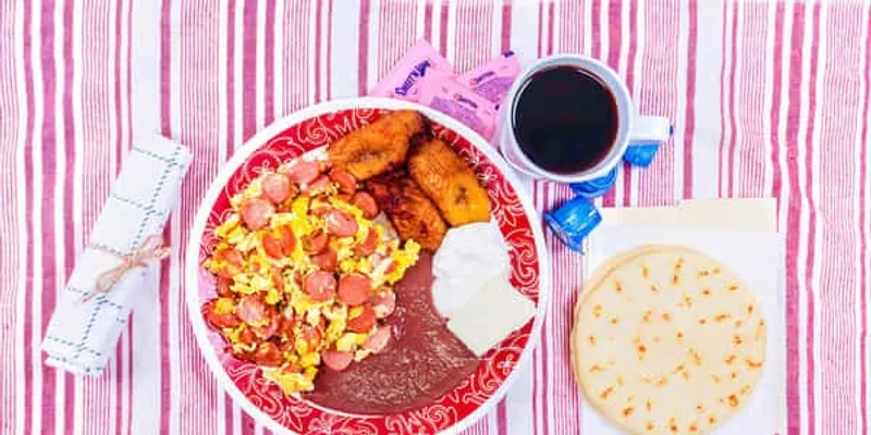 Huevos Con Salchicha