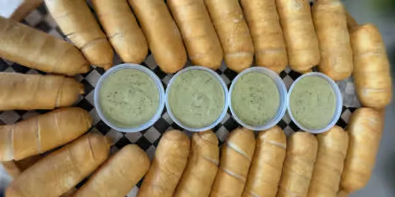 12 Tequenos De Queso / 12 Cheese Sticks