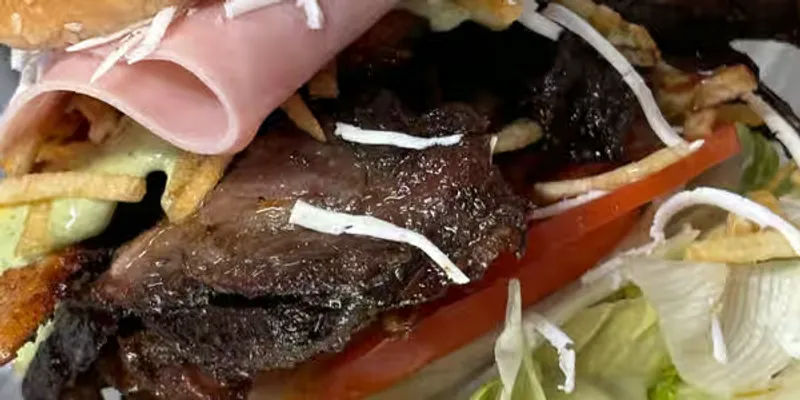 Hamburguesa De Carne En Vara / Skewered Meat
