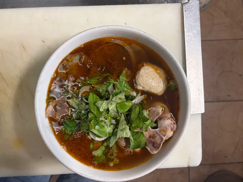 H1-Hue Spicy Noodle Soup Special - Bun Bo Hue Dac Biet