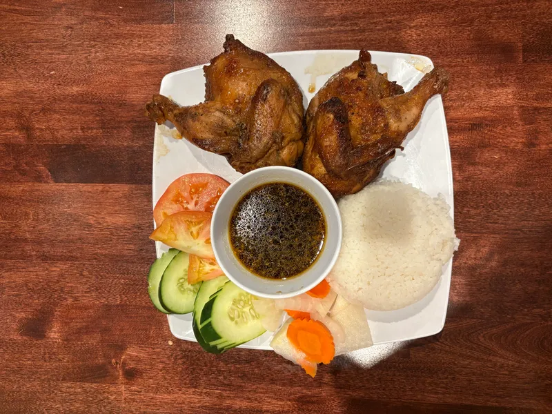 Rotisserie chicken with steamed rice - com ga roti