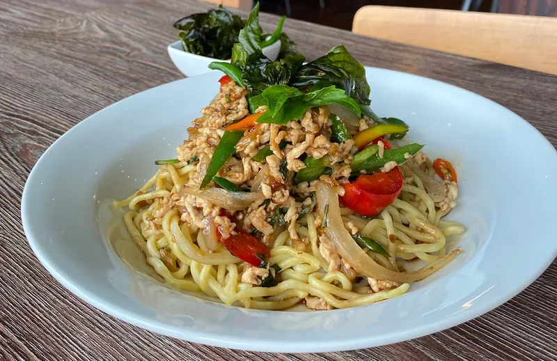 Spicy Lo Mein Basil Chicken