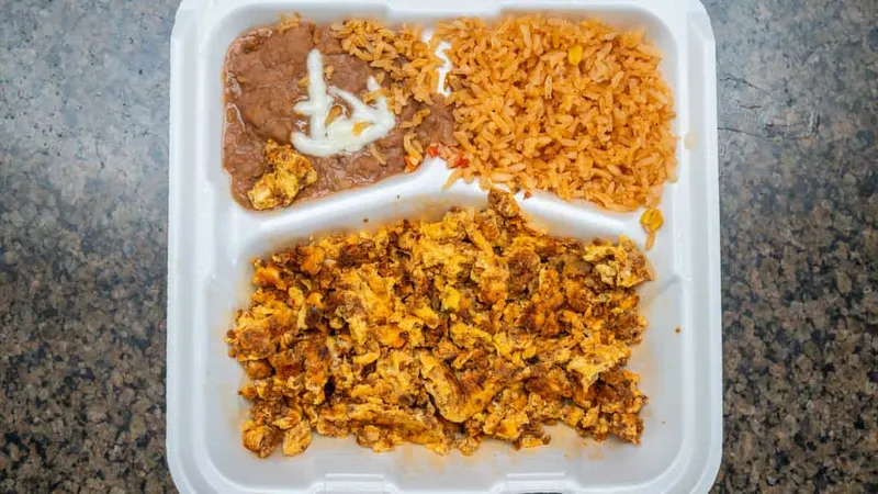 Huevos Con Chorizo / Eggs With Chorizo