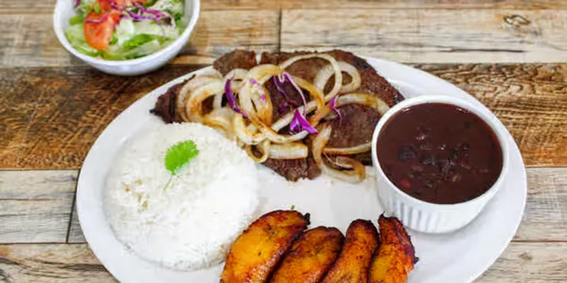 Bistec Encebollado