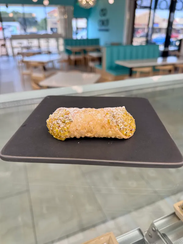 Pistachio Cannoli