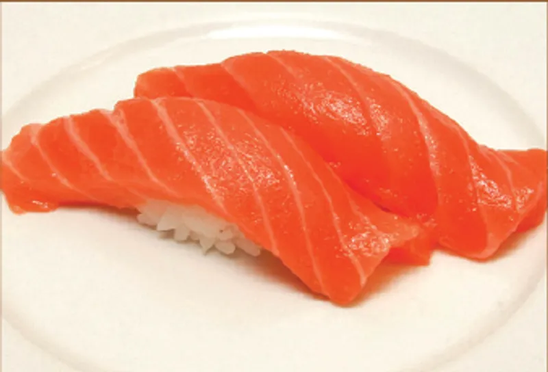 Salmon Sushi (2 Pcs)
