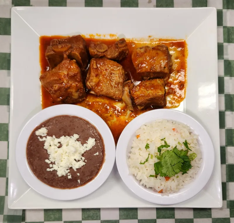 Costilla De Cerdo, Arroz Y Frijoles