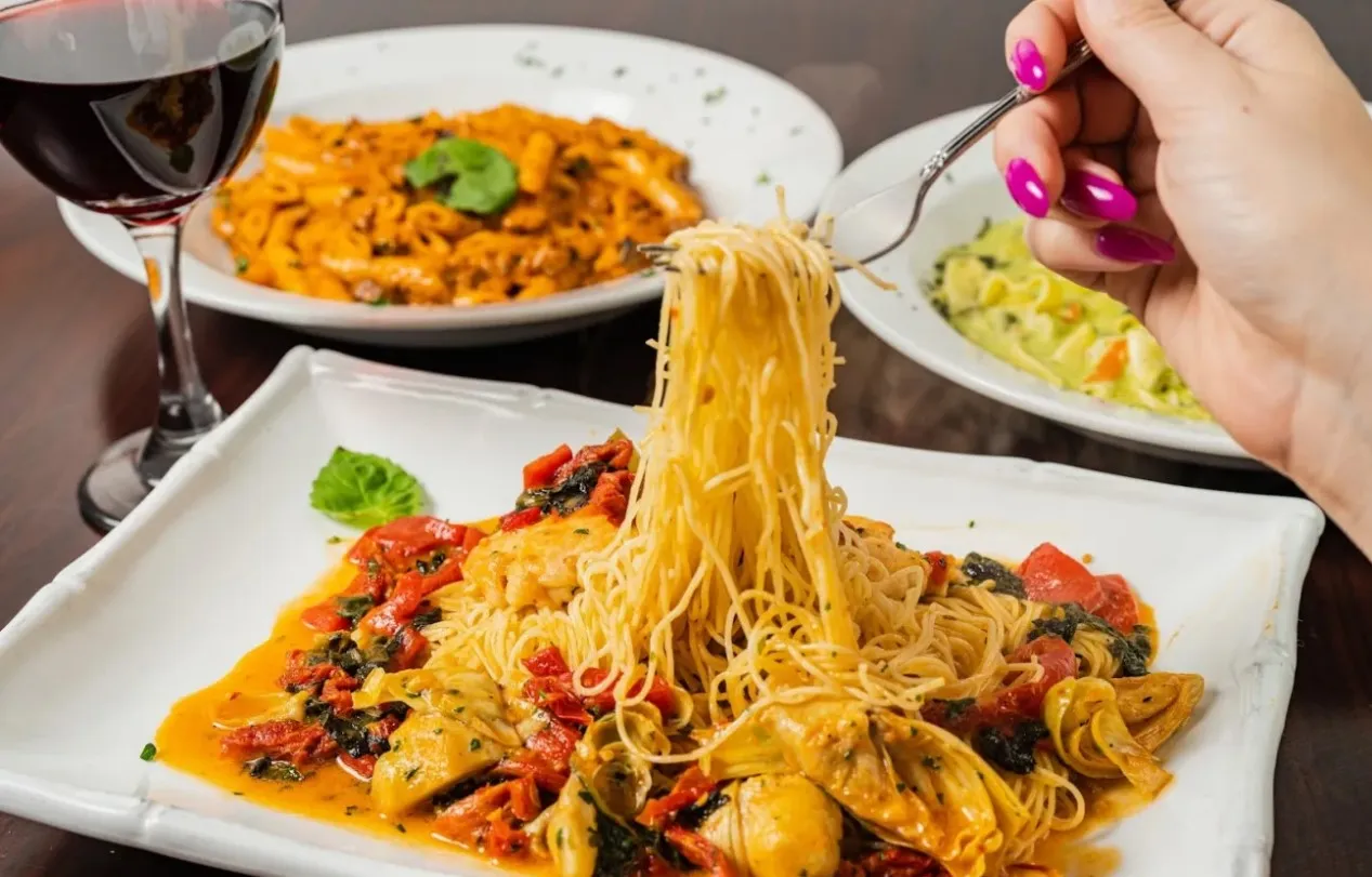 Banner Image of food from a popular restaurant delivering online.