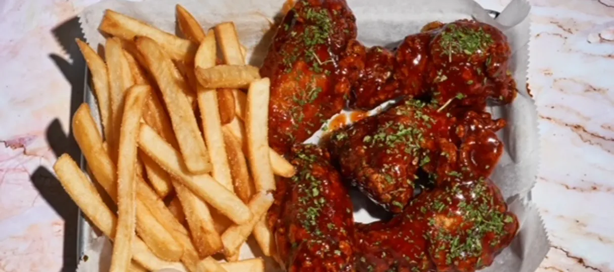 Banner Image of food offered by a reliable online food delivery restaurant.