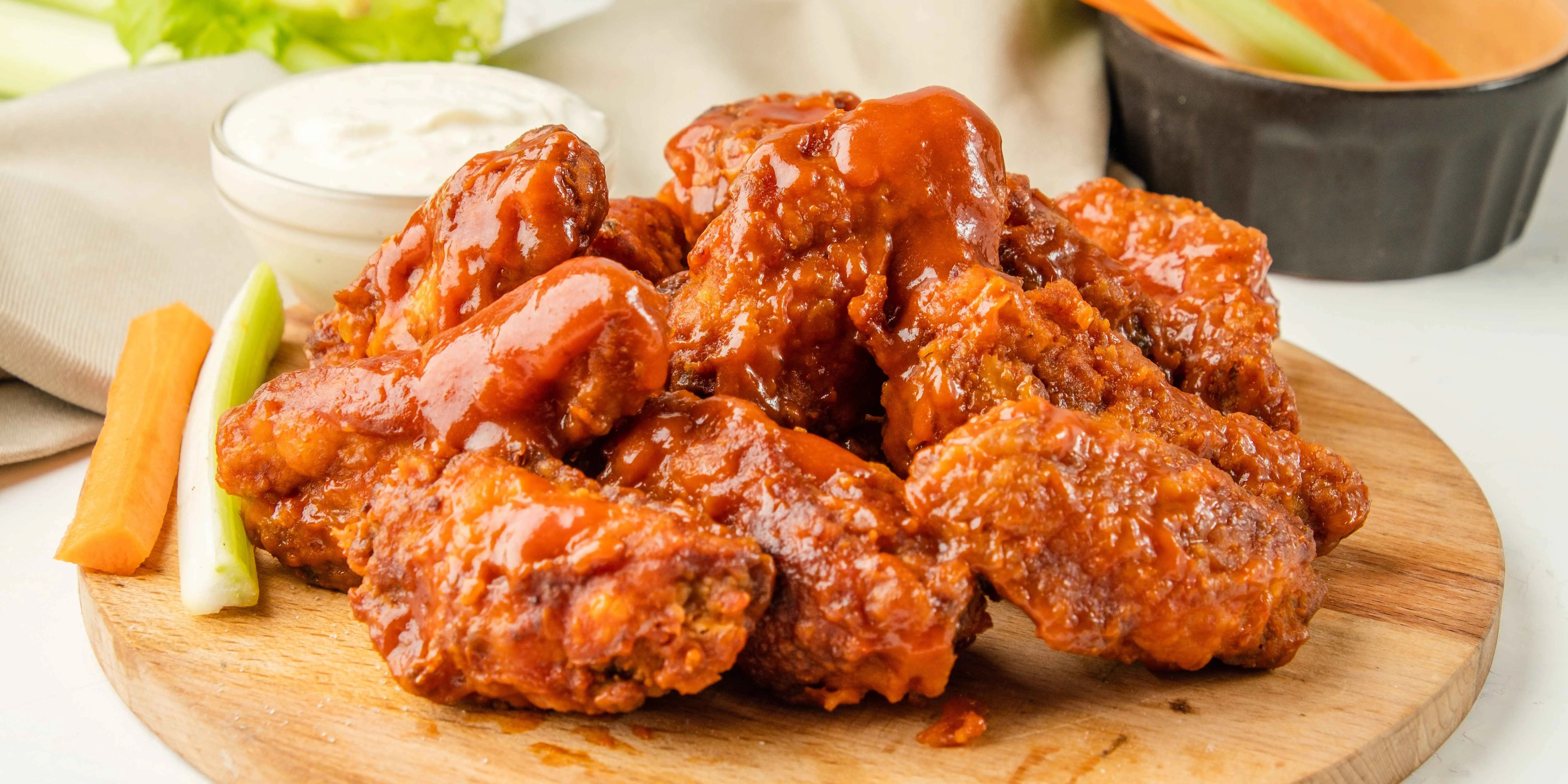 Hello PIZZAS & WINGS banner