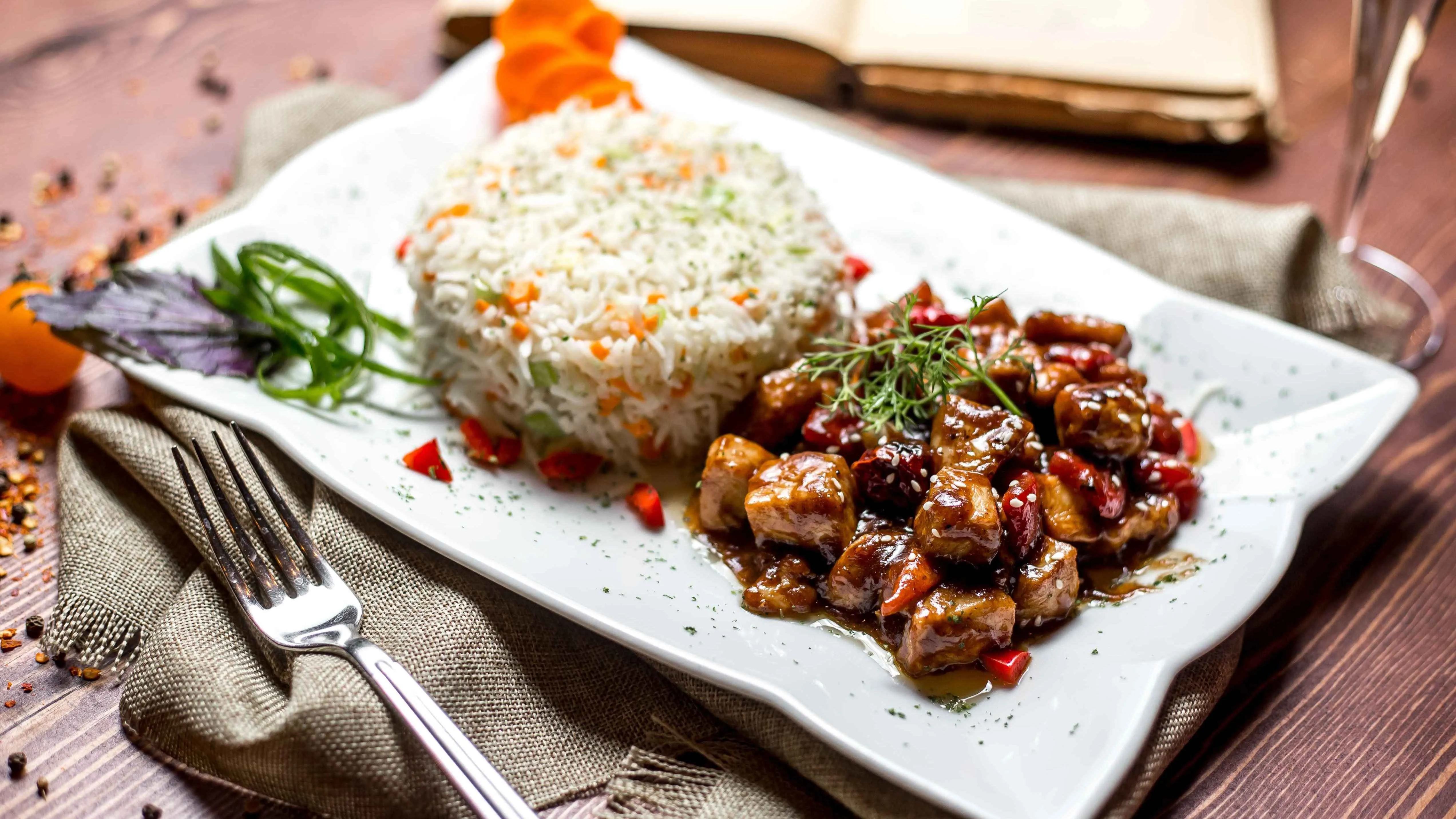 Banner Image of food served with doorstep delivery from a leading restaurant.3