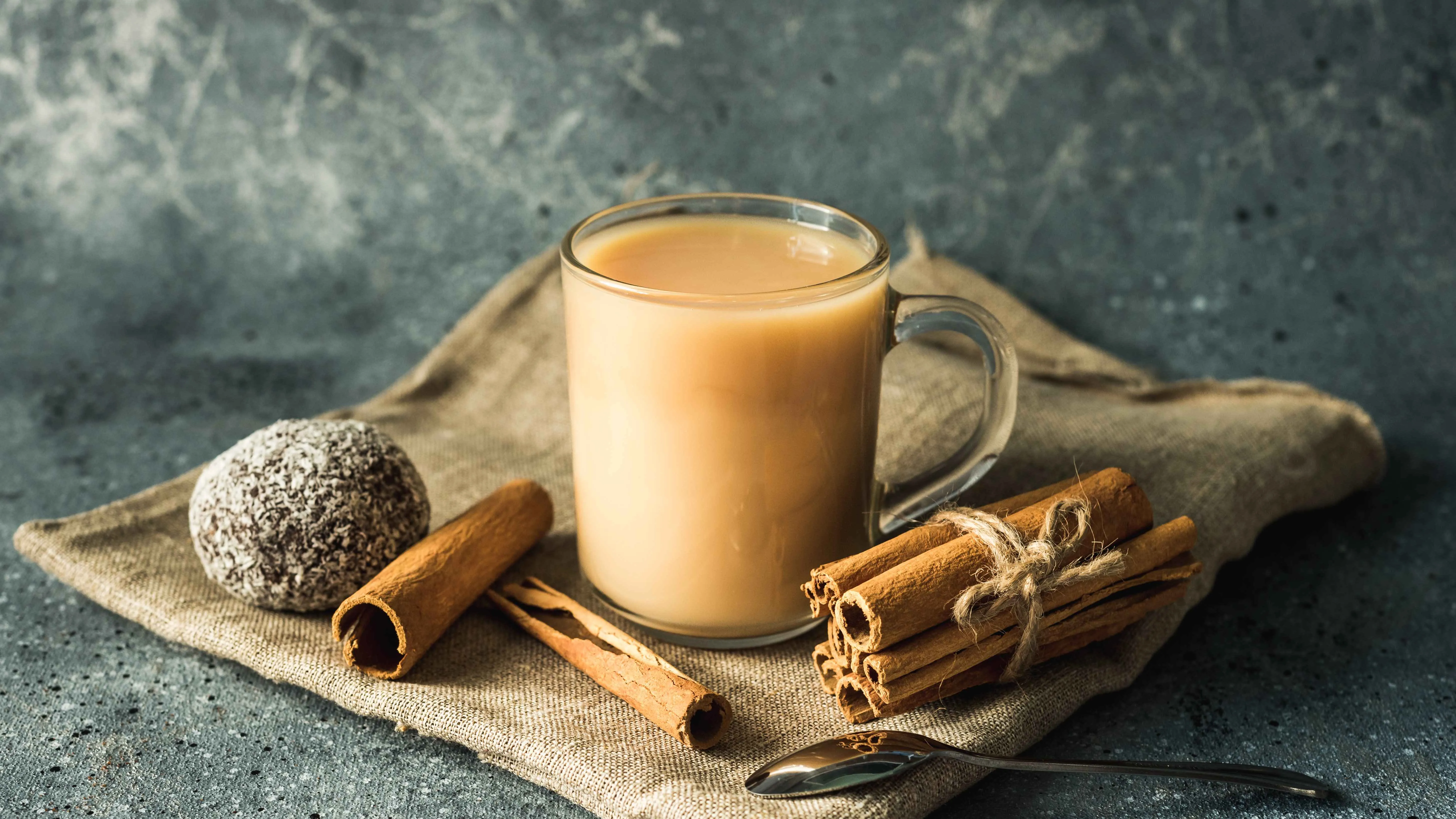 Banner Image of food served with doorstep delivery from a leading restaurant.1