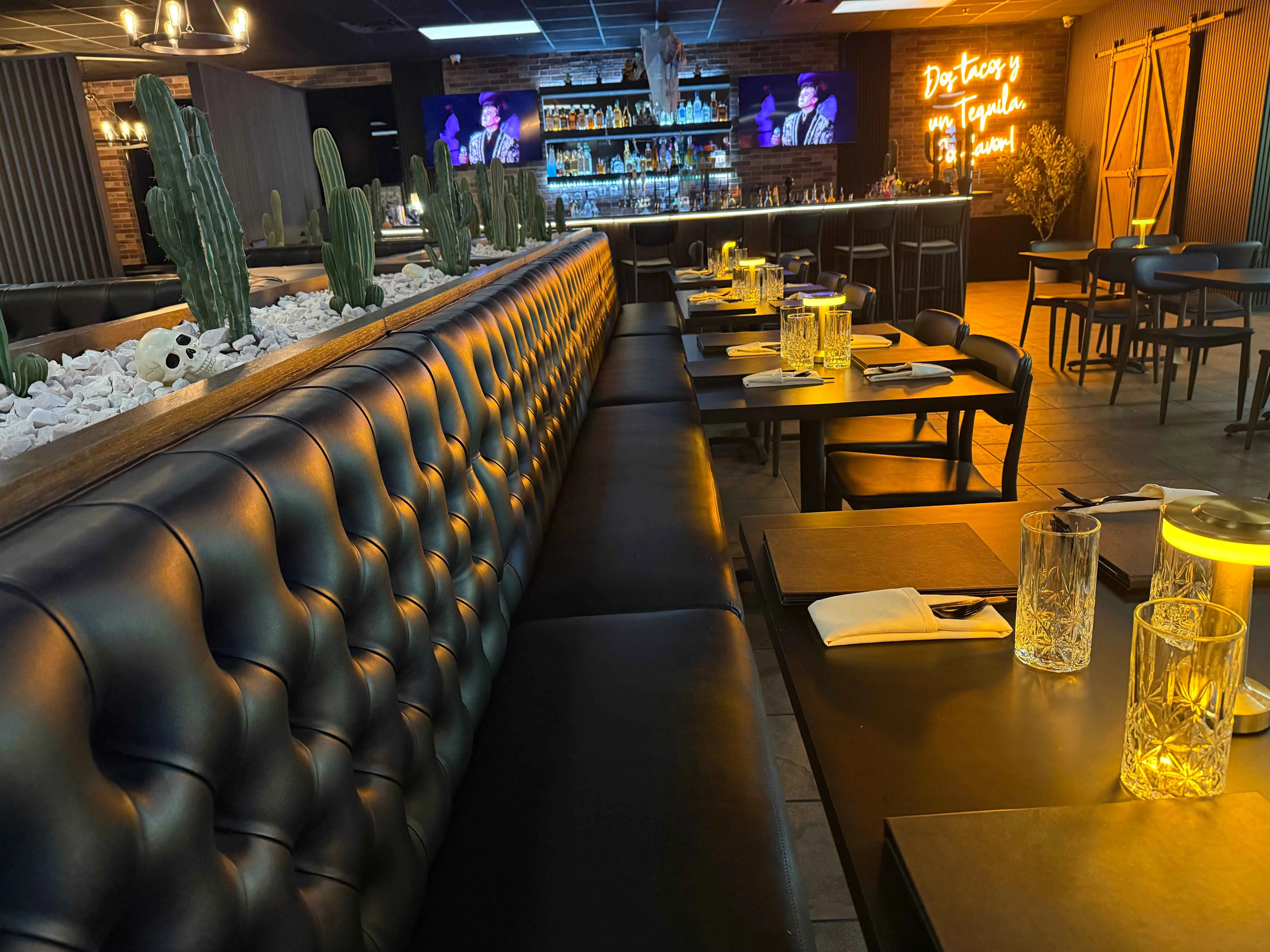 About Image of food from a top-rated restaurant for home delivery