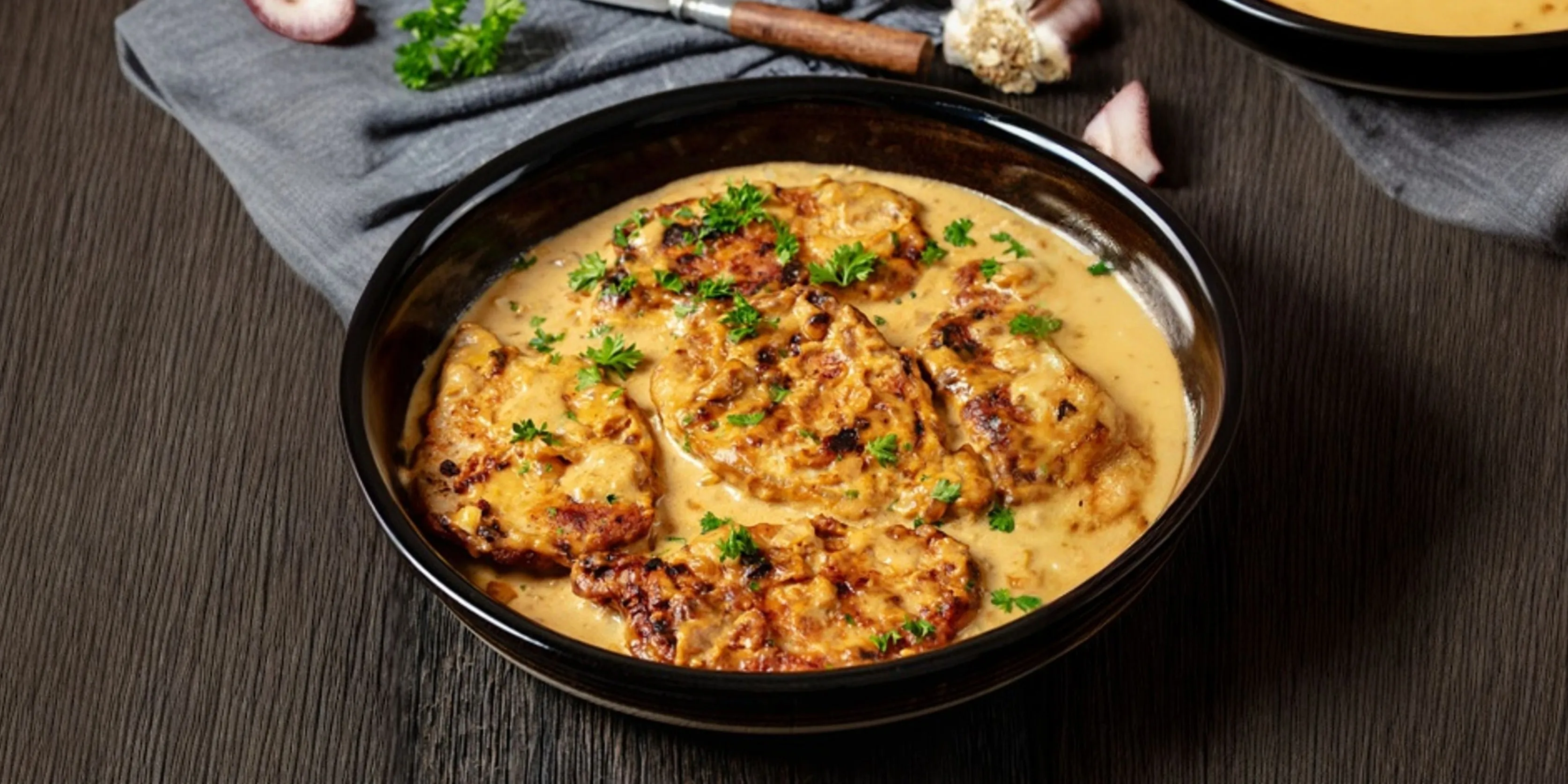 Banner Image of food served with doorstep delivery from a leading restaurant.