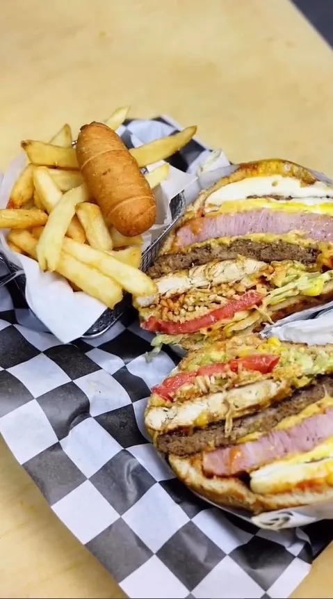 Mobile Banner Image of food from a premium restaurant offering fast delivery.3