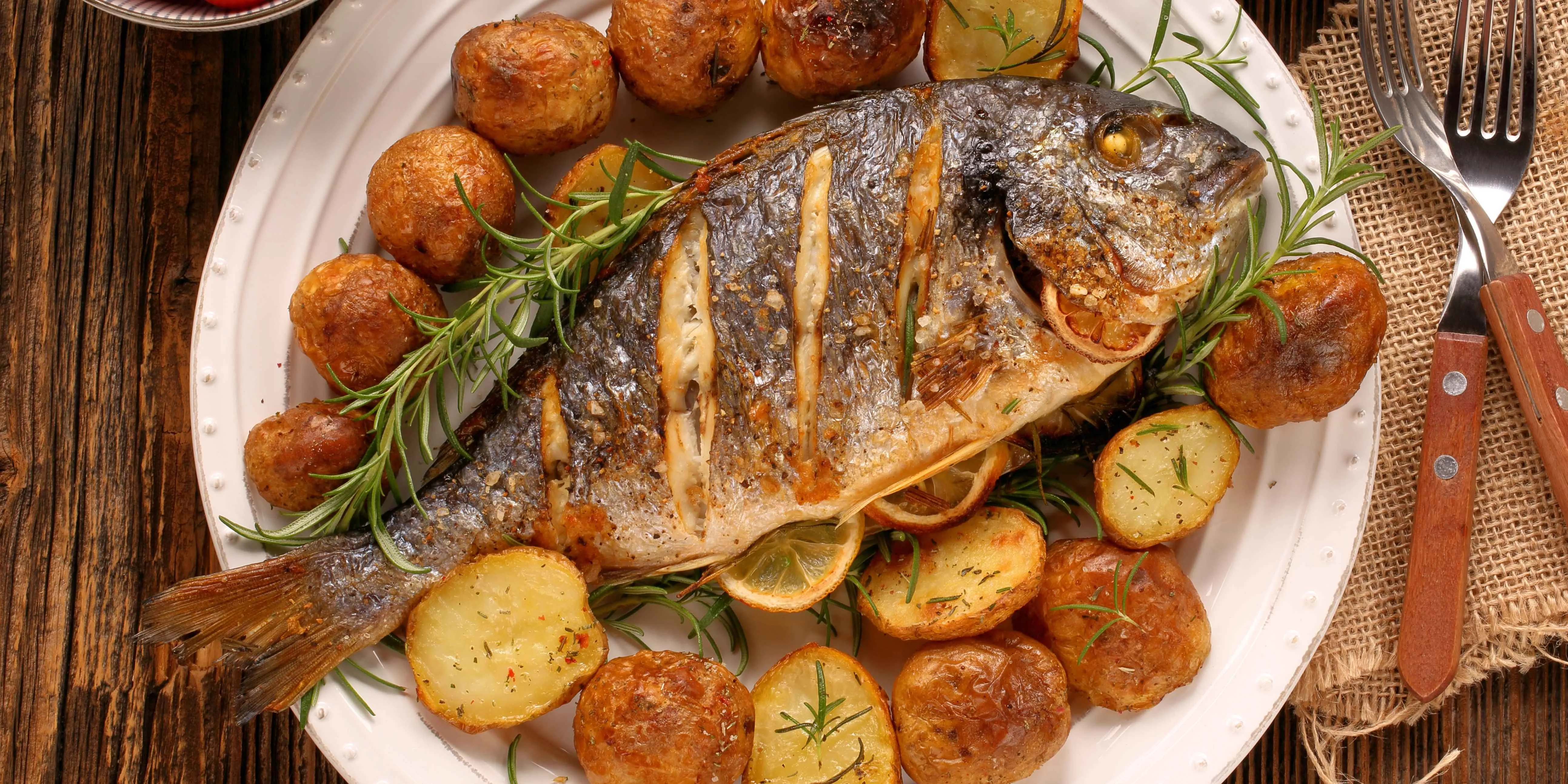 Banner Image of food served with doorstep delivery from a leading restaurant.