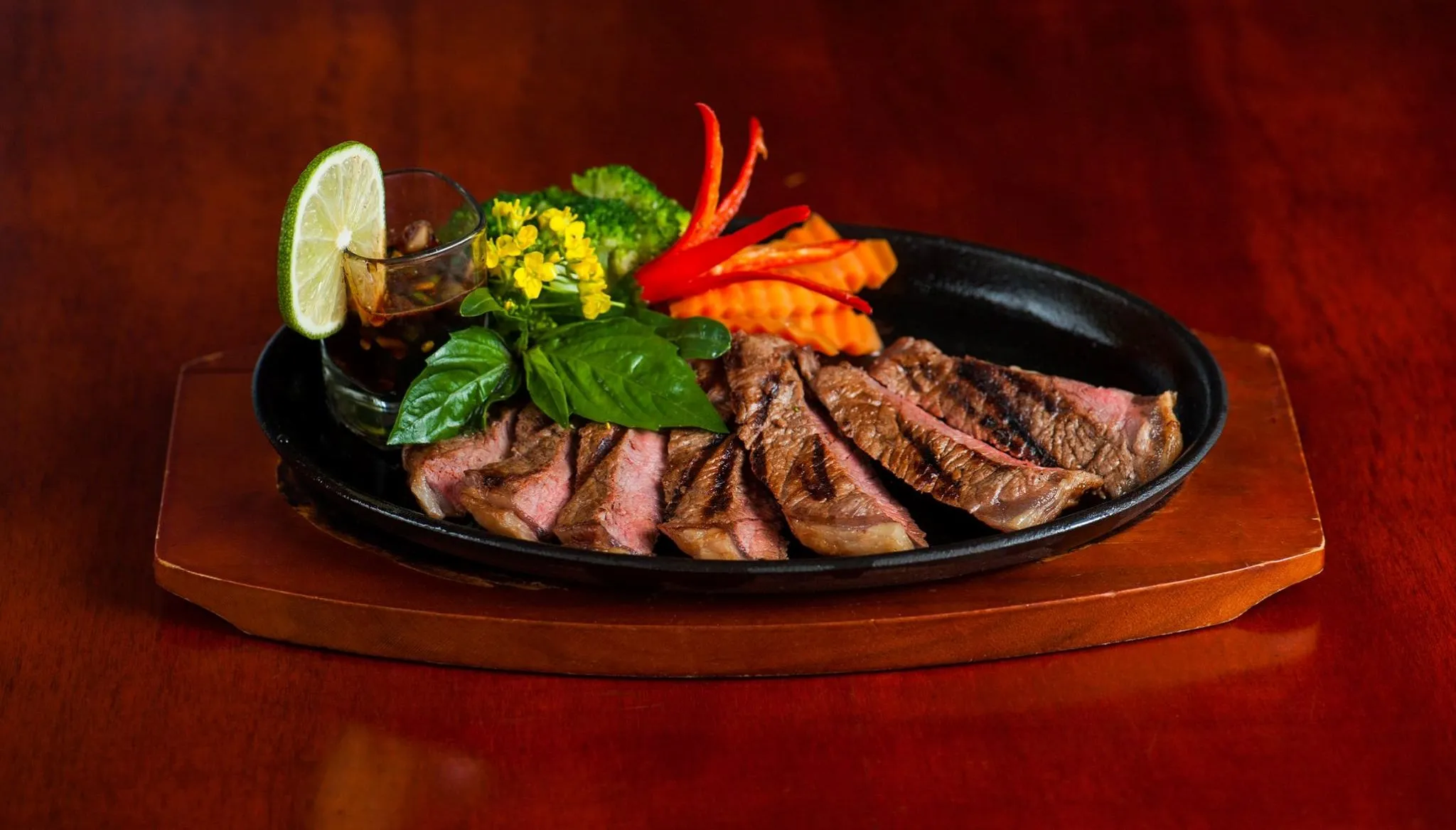 Banner Image of food provided by the best restaurant for takeaway and delivery.1