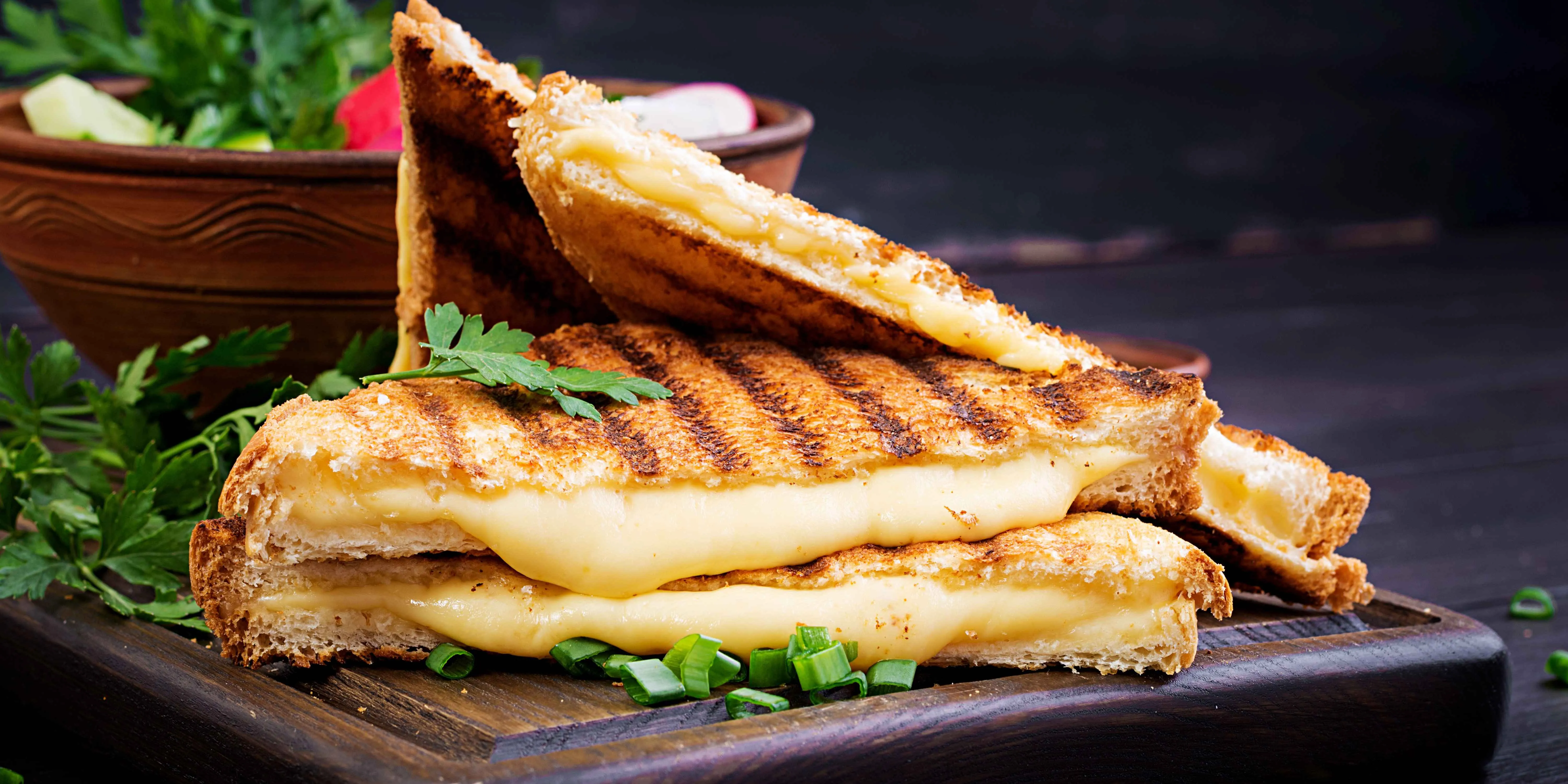 Banner Image of food from a popular restaurant delivering online.