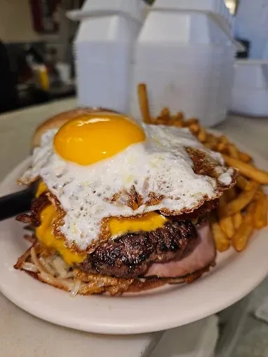 Gallery Image of food from a popular restaurant delivering online.5