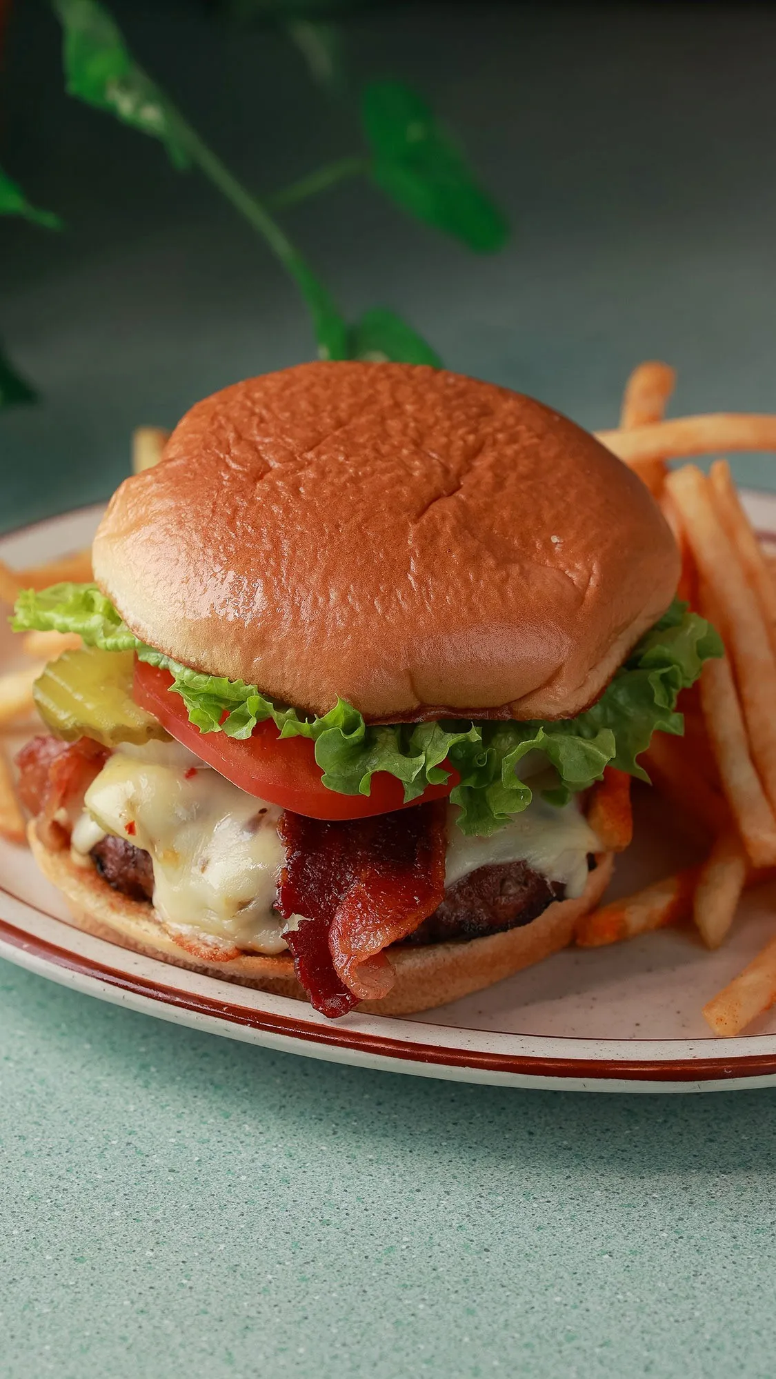 Mobile Banner Image of food delivered by the best food delivery restaurant.