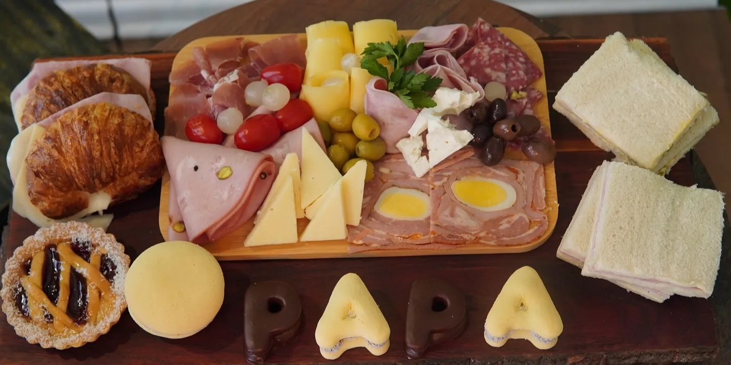 Banner Image of food from a popular restaurant delivering online.