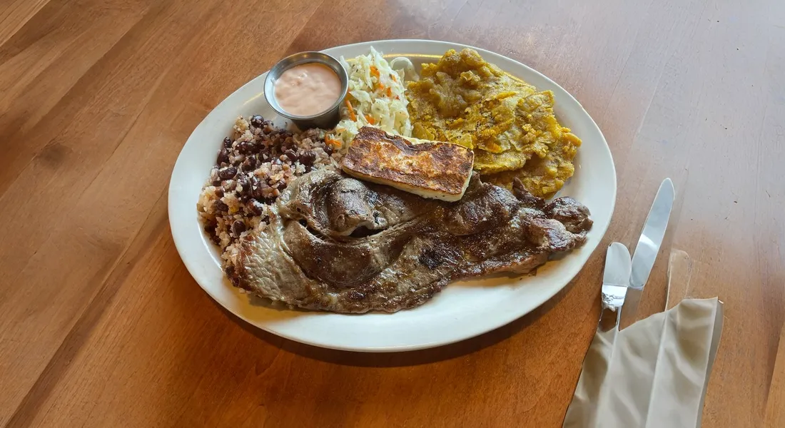 Banner Image of food offered by a reliable online food delivery restaurant.