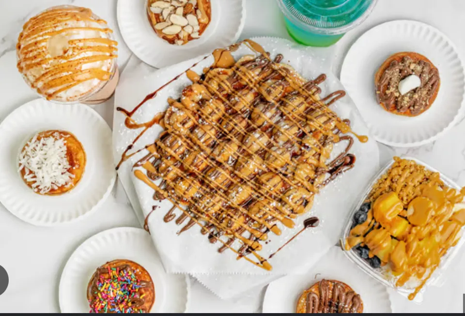 Signature Donut,Healthy Food,Smoothies delicacies handcrafted by Vybes Nutrition expert chefs.