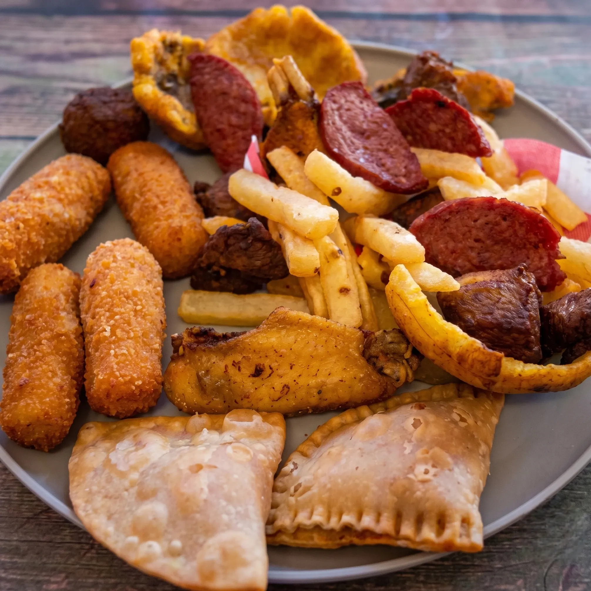 Signature American,Dominican food,Latin American dishes - Fast online ordering from La Paila Food Truck.