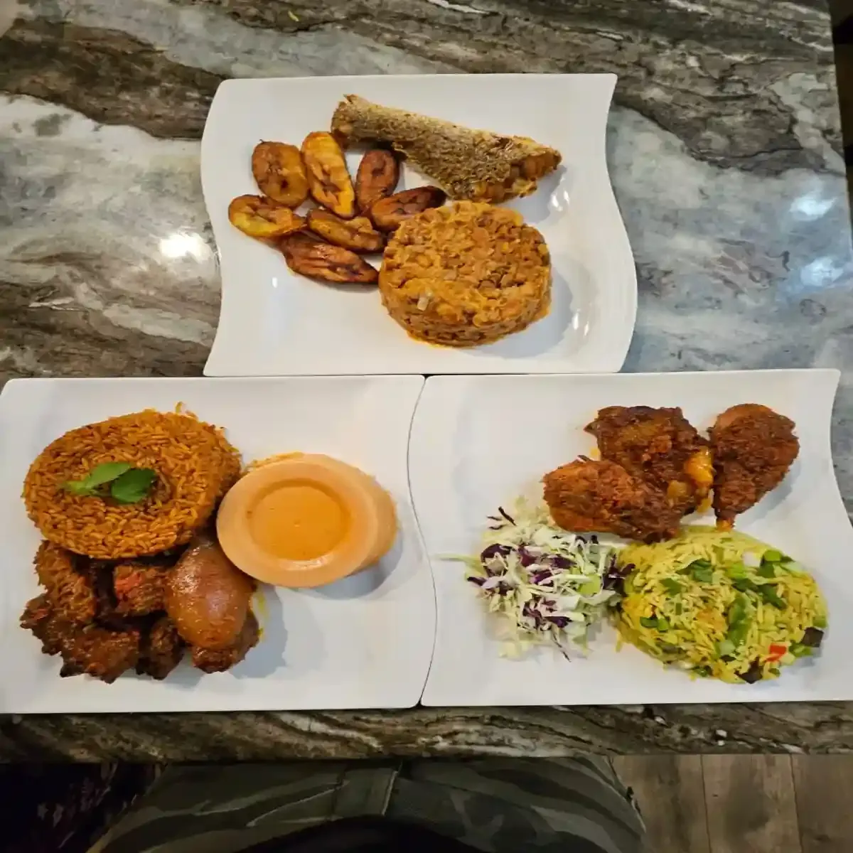  Gallery Image 28 - Interior and Food