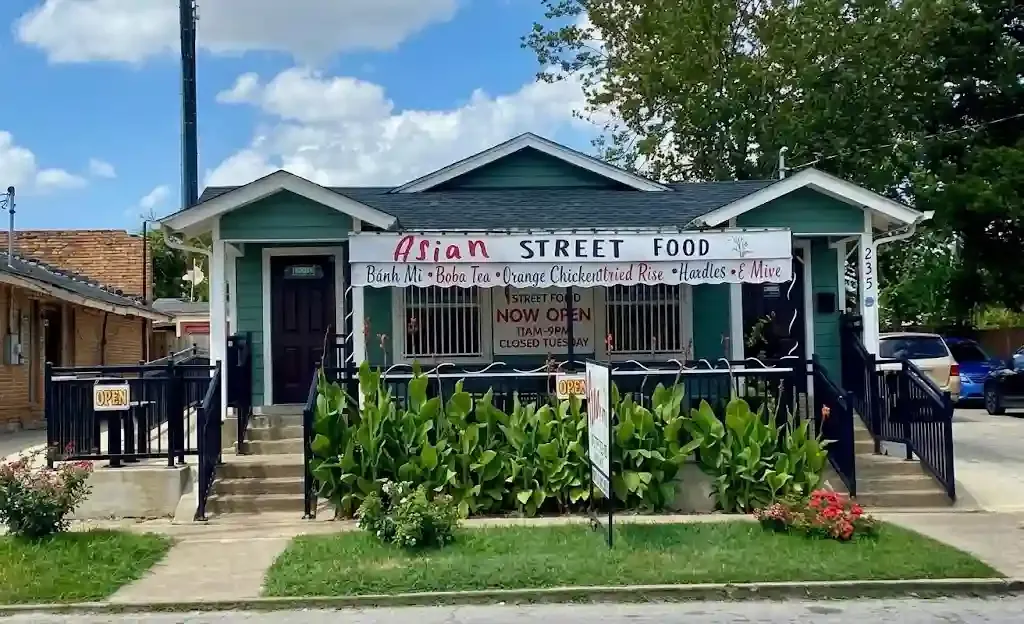 About Image of food from a top-rated restaurant for home delivery