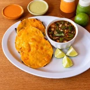  Gallery Image 25 - Interior and Food
