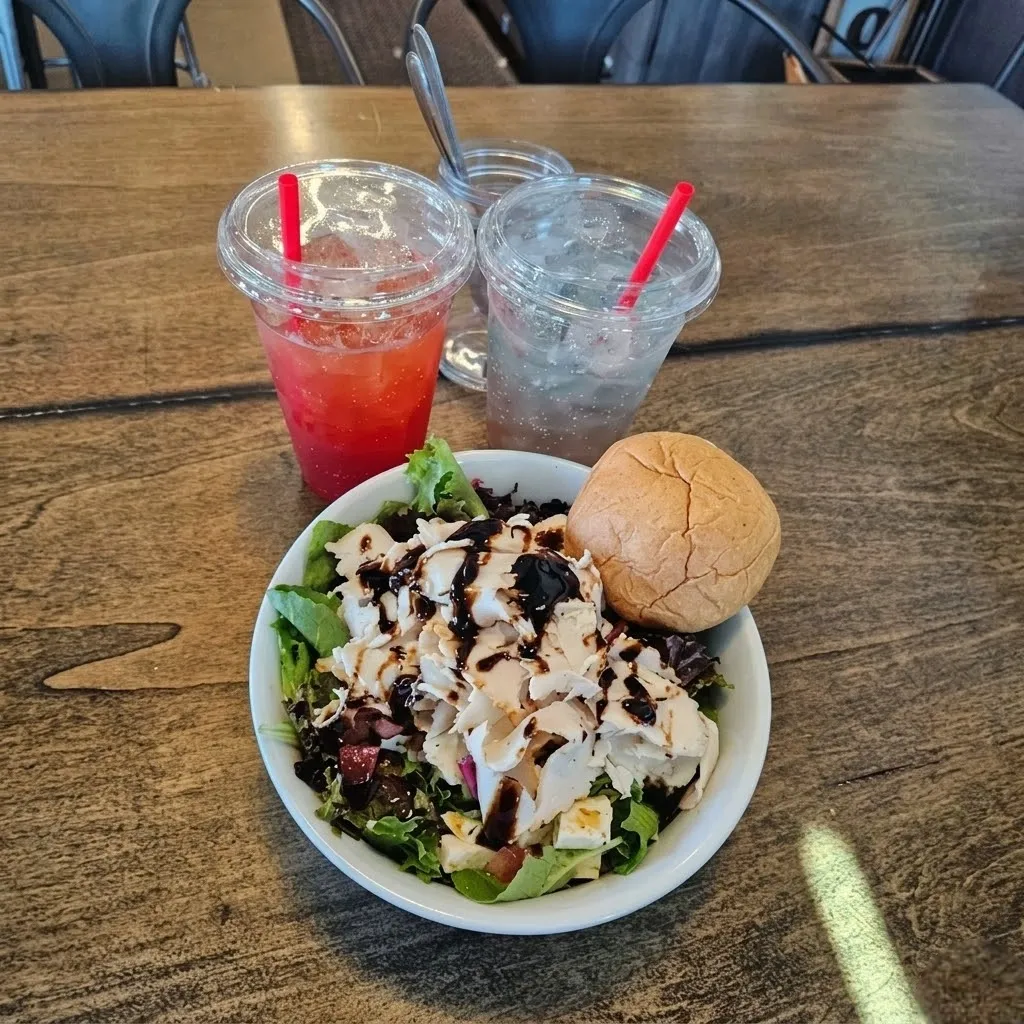  Gallery Image 10 - Interior and Food