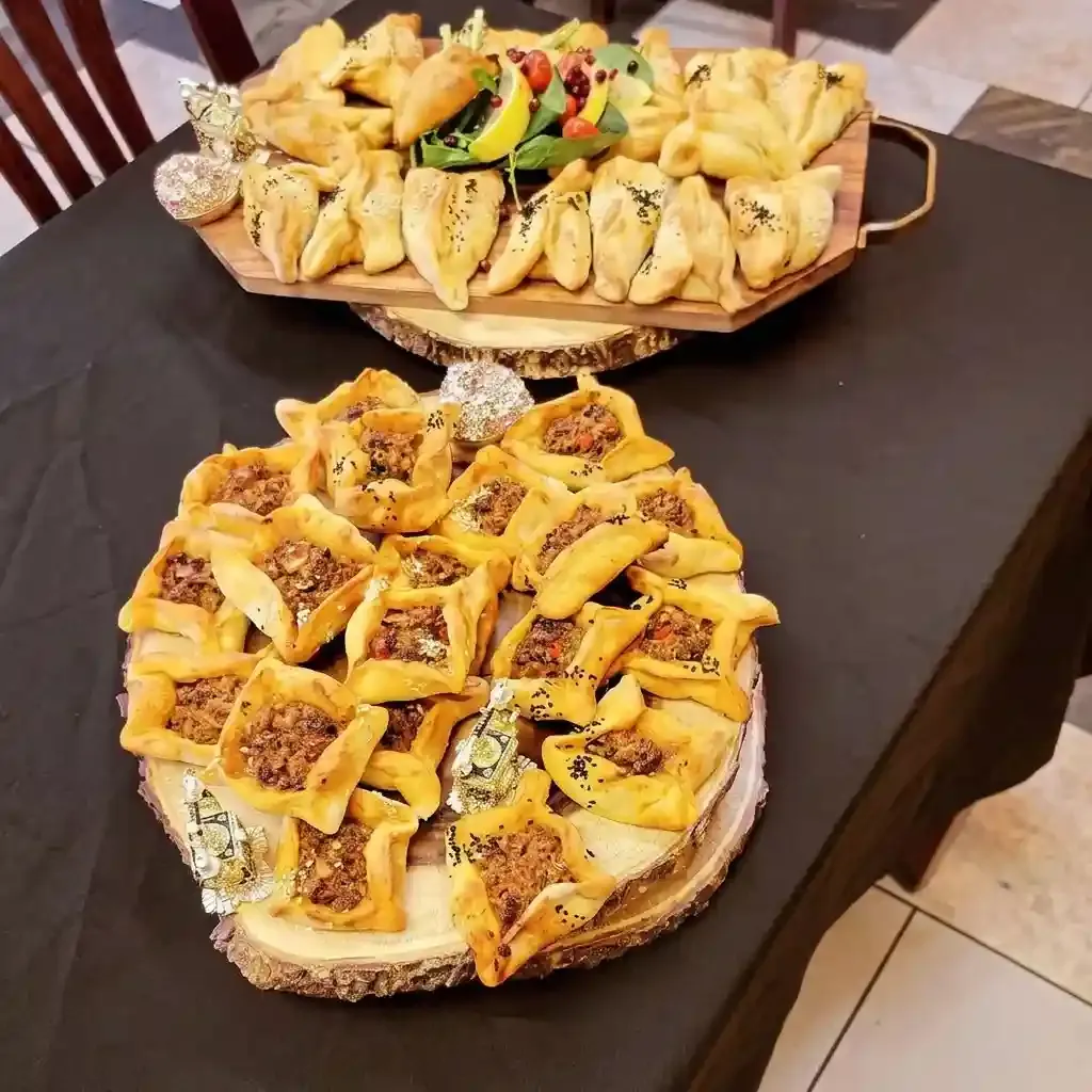  Gallery Image 25 - Interior and Food