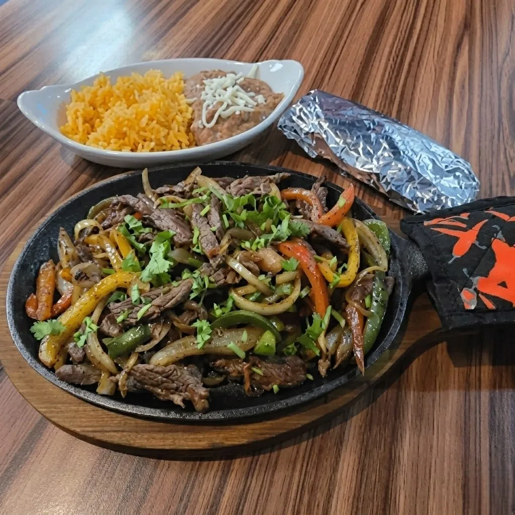  Gallery Image 10 - Interior and Food
